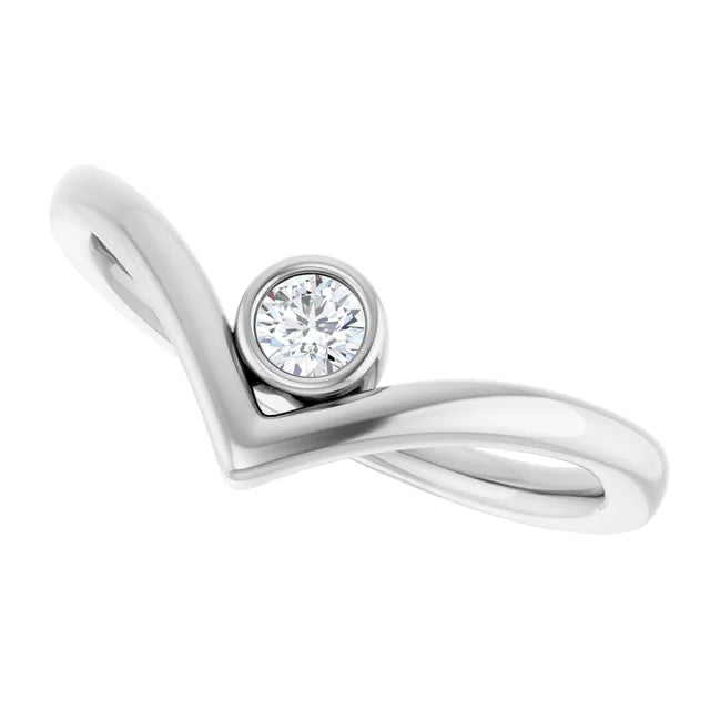 Jonc en « V » en or avec diamant rond serti clos (collet)