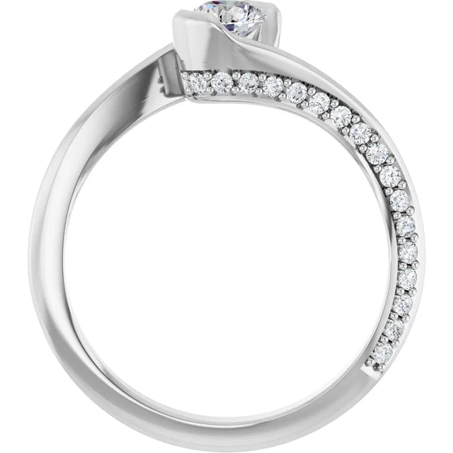 Bague de fiançailles solitaire et pavé asymétrique en or blanc 14k avec diamant central rond de 0,35 ct (GIA) et 34 diamants d'entourage