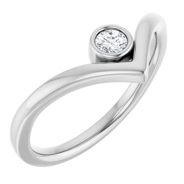 Jonc en « V » en or avec diamant rond serti clos (collet)