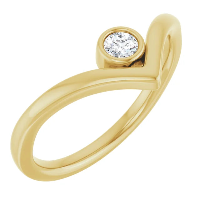 Jonc en « V » en or avec diamant rond serti clos (collet)