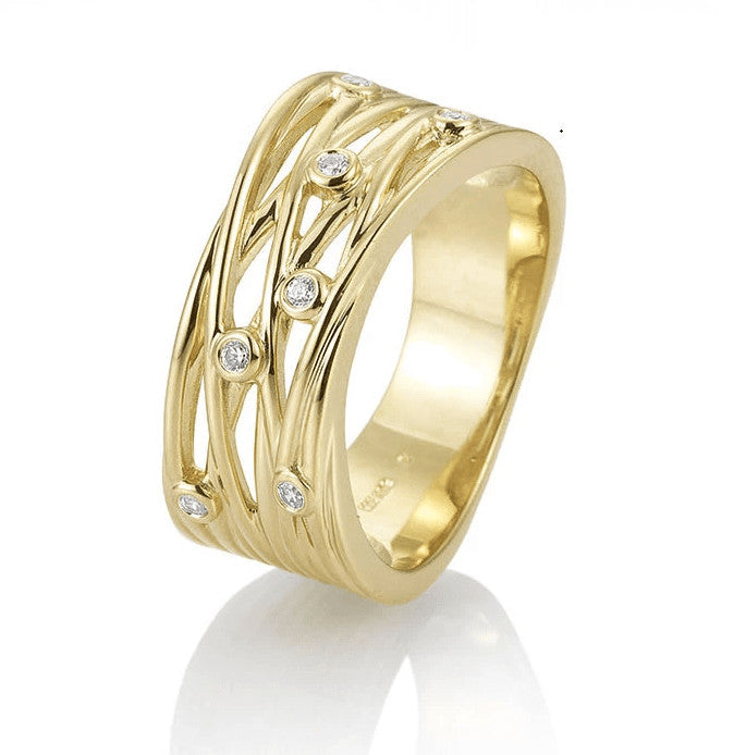 14 Karat yellow gold ring set with diamonds