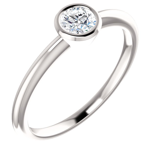 Bague de Fiançailles Solitaire en Or Blanc 14 Karats